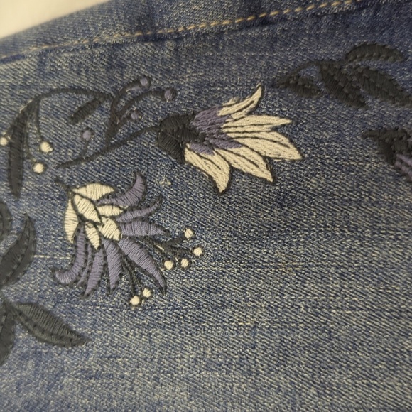 Paige denim shorts, size 26 - Picture 5 of 6